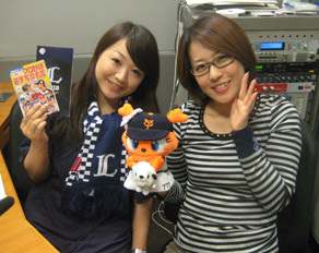 柳沢怜と白井京子の「打球の行方には十分ご注意ください!」